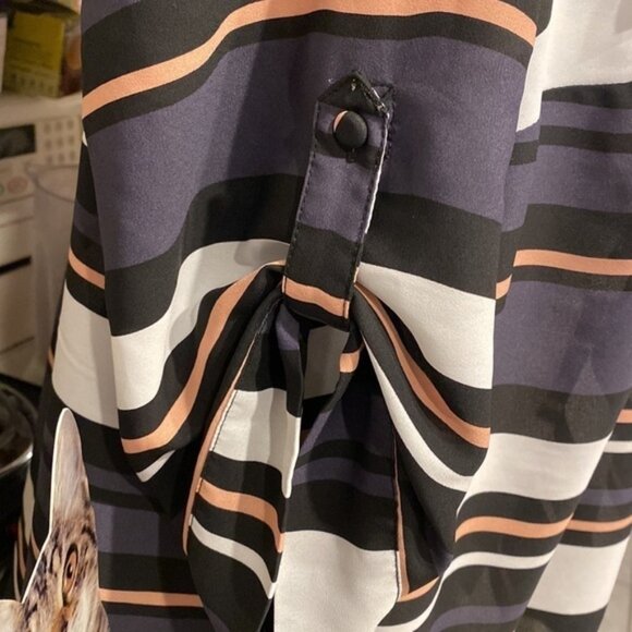 A womens Torrid stripe 3/4 roll tab sleeve plus size 2.  EUC - Picture 2 of 4